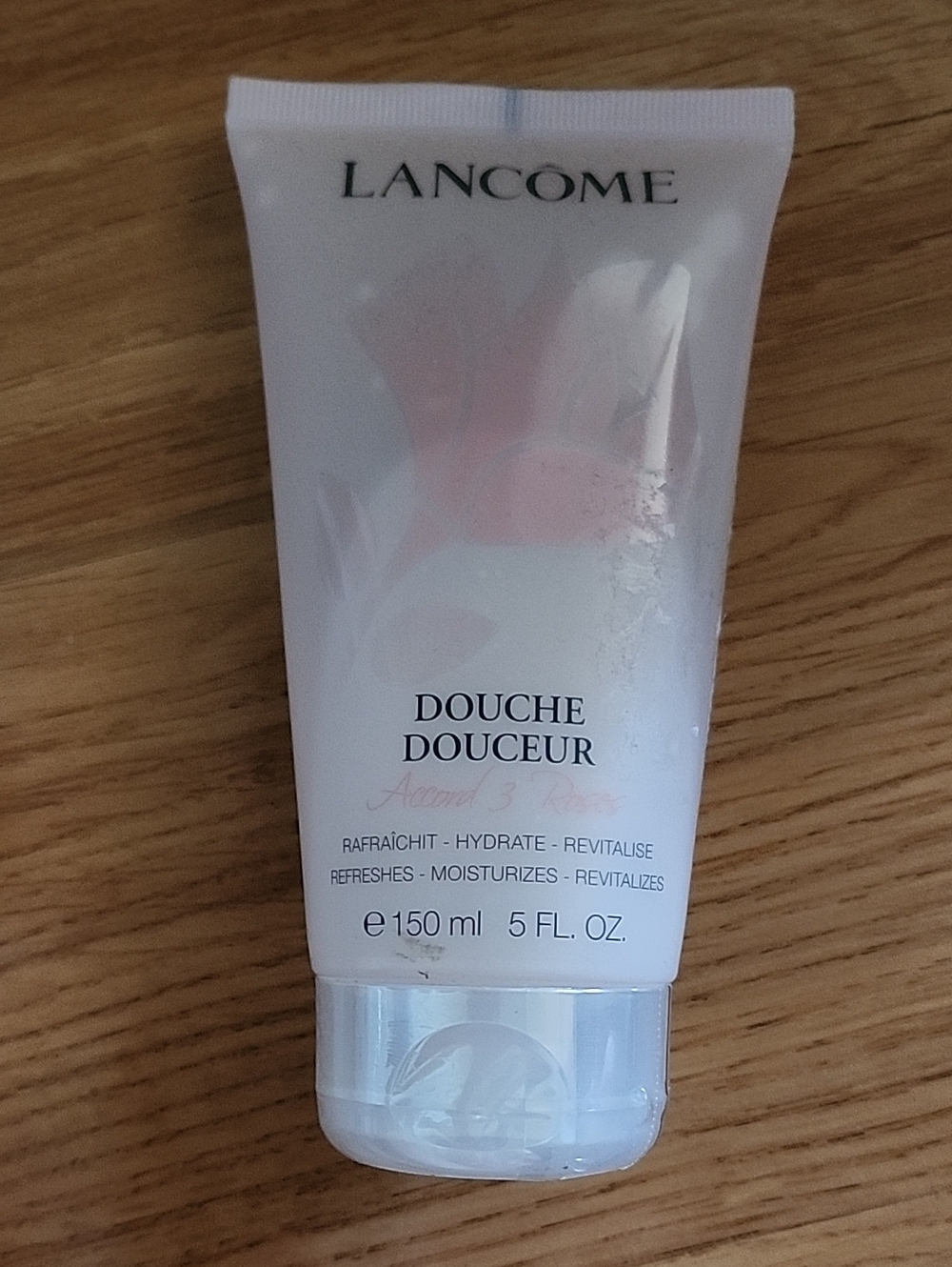 Lancôme Douche Douceur Hydrating shower gel in a 150ml tub
